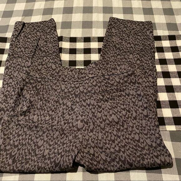 Peter Nygard Cropped Pants Women's Size 6 Petite Gray & Black Print w/ Spandex - Picture 4 of 8